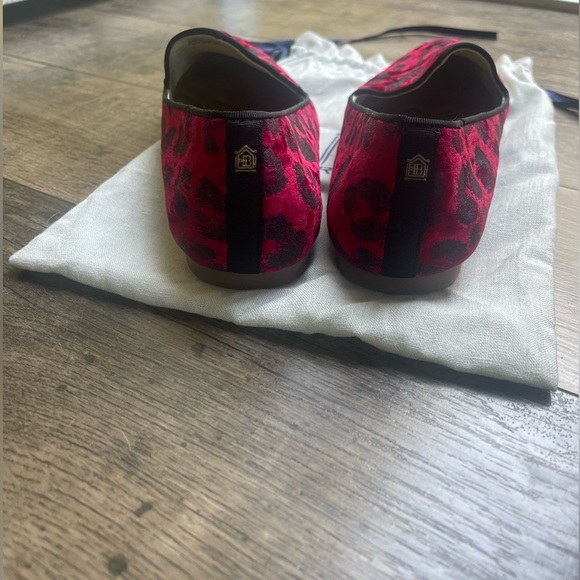 Women’s Birdie house shoes. Pink/ red velvet leopard print. Size 7 1/2 - Picture 5 of 7